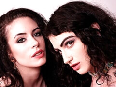 Брюнетки, Доминирование, Лизание, Киски, Стриптизерша, Тату, Молоденькие, Игрушки