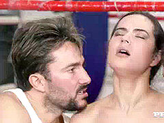 In den arsch, Blasen, Braunhaarige, Spermaladung, Aufs gesicht abspritzen, Handjob, Jungendliche (18+), Flotter dreier