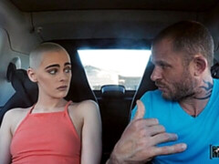 Grosse bite, Sucer une bite, En levrette, Seins naturels, Pov, Maigrichonne, Adolescente, Nénés