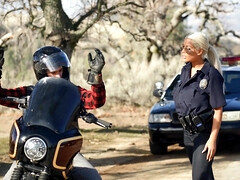 Большая жопа, Блондинки, Собачьи, Сперма на лице, Лизание, Полиция, Тату, Влажная