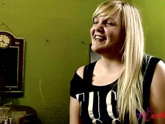 Blonde hot MILF amazing solo clip