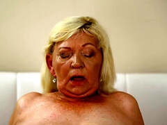 Tetas grandes, Rubia, Mamada, Abuelita, Masturbación, Coño, Sorpresa, Mojado