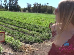 彼女, オーガズム, アウトドア, 小柄, ハメ撮り, 公共, オマンコ, 剃毛