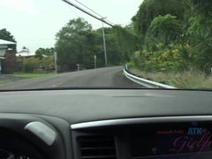 Brunette brune, Doigter, Petite amie, Embrassement, Pov, Public, Allumeuse, Mouillée