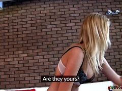 Blond, Seksspeelgoed, Vriendin, Lesbisch, Likken, Natuurlijke tieten, Buiten, Doordringend