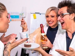 Grote kont, Grote mammen, Seksspeelgoed, Vingeren, Gapende, Masturbatie, Geschoren, Alleen