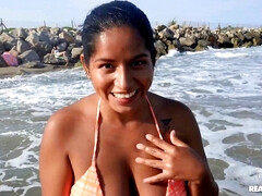 Chica, Playa, Verga grande, Mamada, Morena, Tetona, Tetas naturales, Estrella porno