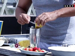 Grosser schwanz, Blondine, Kehlenfick, Schwarz, Interrassisch, Muschi, Swingers, Tätowierung