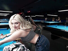 Grote kont, Grote lul, Grote mammen, Blond, Pijpbeurt, Hondjeshouding, Mager, Tiener