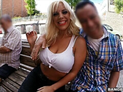 Leie, Grosser schwanz, Blondine, Blasen, Hundestellung, Milf, Öffentlich, Titten