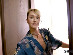 Blond, Pijpbeurt, Oudere vrouw, Handbeurt, Hd, Rijpe lesbienne, Kousen, Tiener