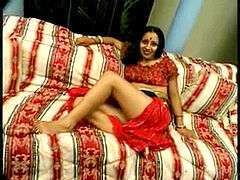 Indian woman gets her fuckhole packed with pole