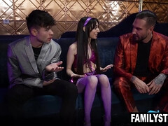 18 jahre, Arsch, Braunhaarige, Hochschule, Kehlenfick, Muschi, Jungendliche (18+), Flotter dreier