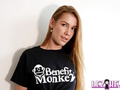 Fingern, Küssen, Lesbisch, Lecken, Lingerie, Masturbation, Muschi, Entkleiden