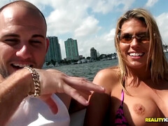 Bikini, Blondine, Braunhaarige, Latina, Lesbisch, Dürr