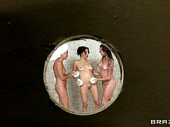 Cunnilingus, Rubia, Polla, Lamidas, Coño, Cabello corto, Ducha, Voyeur