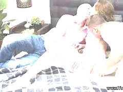 Leie, Blasen, Spermaladung, Gruppensex, Dürr, Jungendliche (18+), Flotter dreier