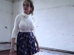 Grote mammen, Blond, Hd, Masturbatie, Moeder die ik wil neuken, Orgasme, Kousen, Onder de rok