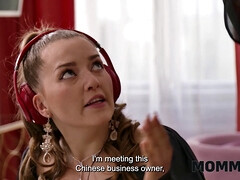 Grote mammen, Vriendje, Bedriegen, Oudere vrouw, Hd, Rijpe lesbienne, Kort haar, Tieten likken