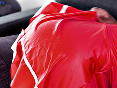 Bizarre, Sucer une bite, Gorge profonde, Fétiche, Interracial, Jarretelles, Uniforme, Sous la jupe