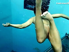 Cul, Nana, Femelle, Petite amie, Piscine, Public, Nénés, Sous marin