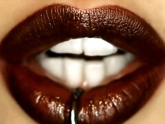 Grosse bite, Sucer une bite, Brunette brune, Plantureuse, Mère que j'aimerais baiser, Bureau, Secrétaire, Sous la jupe