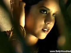 Bruinharig, Indisch, Moeder die ik wil neuken, Naakt, Natuurlijk, Naakt, Strippen, Plagen