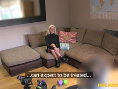 Amateur, Anal, Sucer une bite, Doigter, Masturbation, Bureau, Pov, Chatte