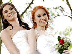 Пальцем, Поцелуи, Лесбиянка, Мастурбация, Чулки, Страпон, Стриптизерша, Игрушки