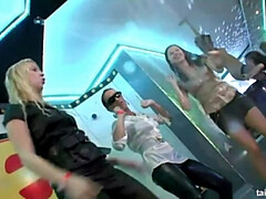 Блондинки, Одетые девушки голые парни, Хд, Каблуки, Белье, Вечеринка, Пирсинг, Чулки