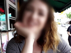 Grote mammen, Bruinharig, Latijnse vrouw, Natuurlijke tieten, Buiten, Gezichtspunt, Openbaar, Tieten likken