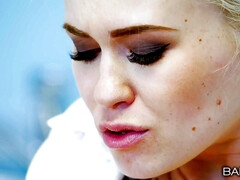 Brunette brune, Pieds, Branlette thaïlandaise, Branlette thaïlandaise, Léchez, Bureau, Rasée, Nénés