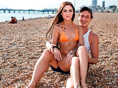 Blasen, Braunhaarige, Lecken, Milf, Muschi, Dürr, Tätowierung, Titten