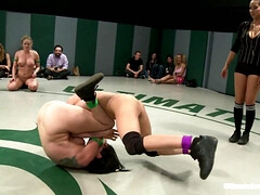 Clásico, Garganta profunda, Penetracion con dedos, Penetracion con puños, Grupo, Público, Strapon, Tatuaje