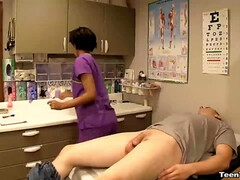 Grosse bite, Homme nu et filles habillées, Branlette thaïlandaise, Hd, Masturbation, Bureau, Adolescente, Uniforme
