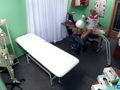 Leie, Blasen, Aufs gesicht abspritzen, Handjob, Lecken, Krankenschwester, Uniform, Spanner