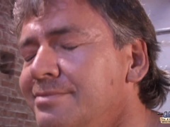 Blasen, Braunhaarige, Küssen, Lecken, Masturbation, Sekretärin, Jungendliche (18+)