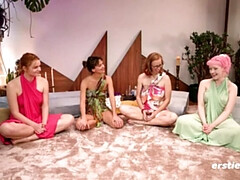 Enthousiasteling, Kont, Grote mammen, Lesbisch, Kut duiken, Roodharige vrouw, Geschoren, Tatoeage