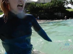 Amateur, Sucer une bite, Pieds, Doigter, Huilée, Orgasme, Petite femme, Public