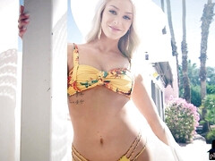 18 jaar, Kont, Grote kont, Badpak, Blond, Pornster, Softcore pornografie, Alleen