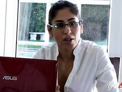 18 jaar, Grote lul, Pijpbeurt, Mollig, Rijpe lesbienne, Pornster, Tiener, Tieten likken