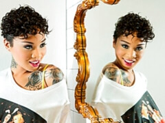 Sucer une bite, Brunette brune, En levrette, Noir ébène, Embrassement, Lingerie, Jarretelles, Adolescente