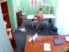 Amateur, Lesbiana, Lamidas, Enfermera, Oficina, Coño, Ruso, Uniforme