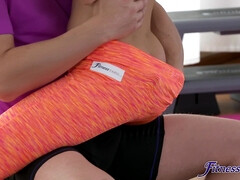 Sucer une bite, Brunette brune, En levrette, Européenne, Gym, Léchez, Chatte, Réalité