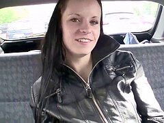 Amateur, Sucer une bite, Brunette brune, Voiture, Tchèque