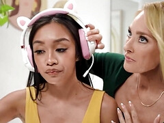 Asiático, Rubia, Morena, Hembra, Penetracion con dedos, Lesbiana, Masturbación, Tetas