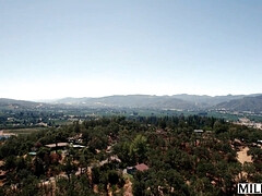 Grote kont, Pijpbeurt, Rondborstig, Sperma shot, Handbeurt, Hardcore, Moeder die ik wil neuken, Tieten likken