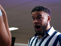 Blond, Sperma in gezicht, Kokhalzen, Zoenen, Naakt, Billekoek, Tatoeage, Tieten likken