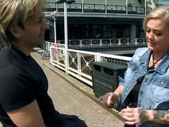 Grote kont, Blond, Rondborstig, Mollig, Sperma shot, Hondjeshouding, Dik, Handbeurt