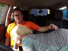 Blonde skank Loula Lou gets boned in the car